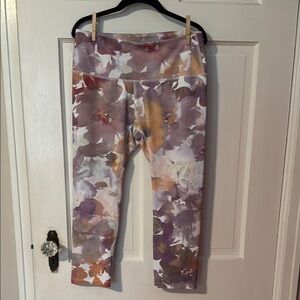 Apana Cropped Leggings Size Medium
